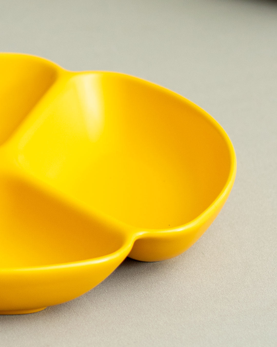 Monochrome Chip & Dip Platter - Yellow