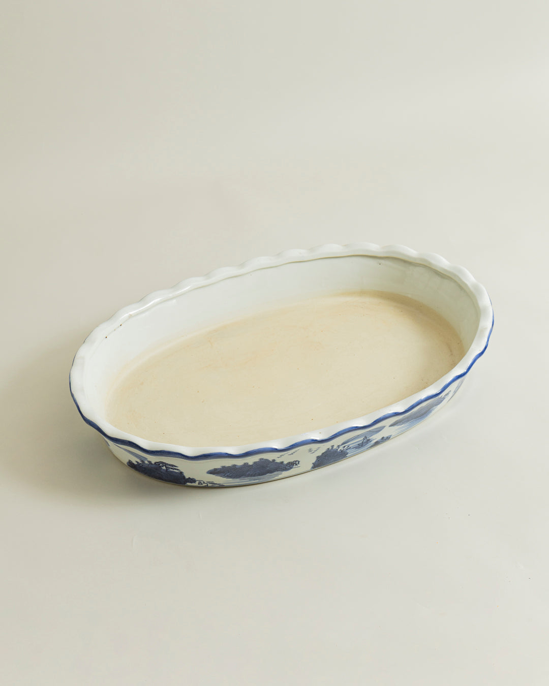 Royal Crest Scalloped Planter - Small