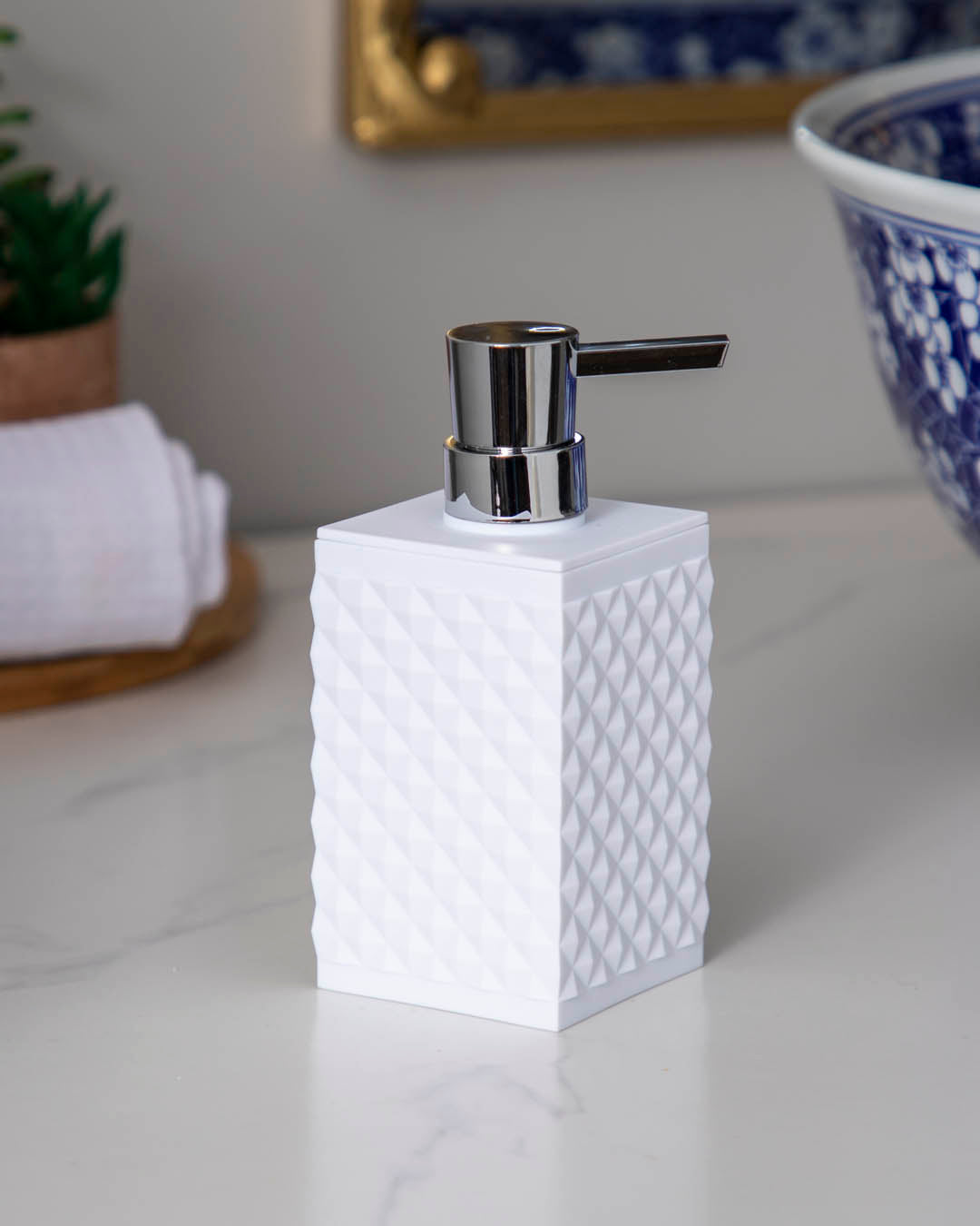 Contemporary Acrylic 4-Piece Bathroom Set - White