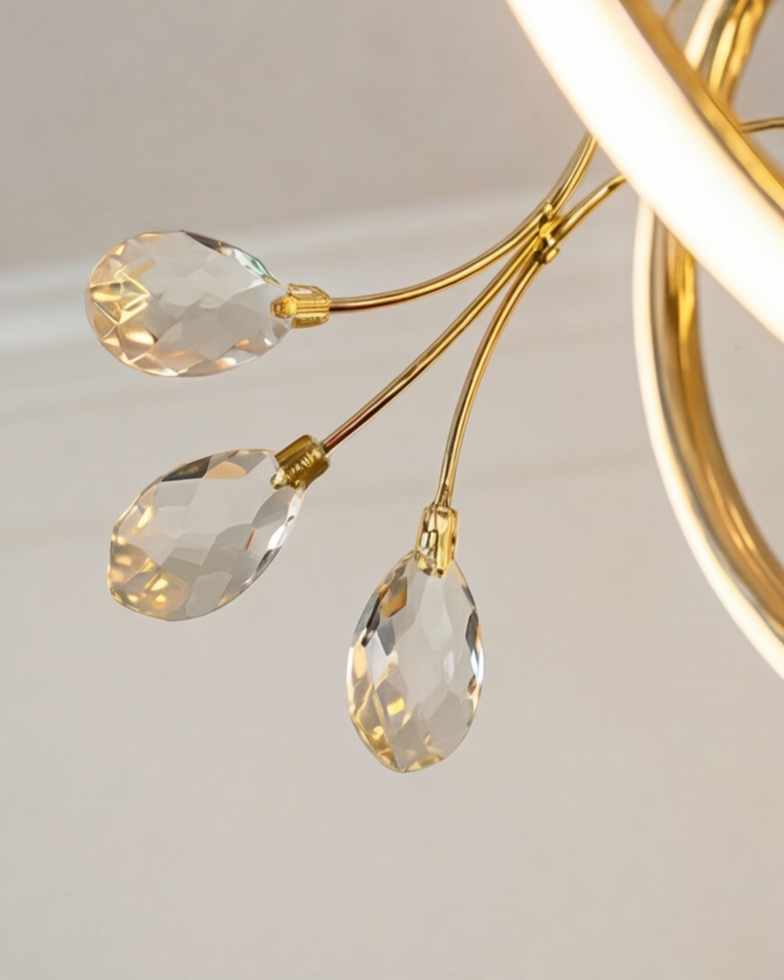 Royal Vine Loop Chandelier - Gold