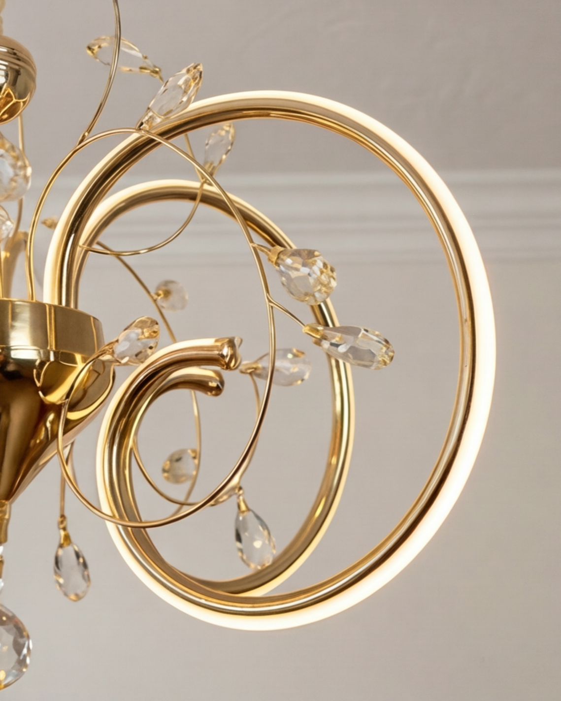 Royal Vine Loop Chandelier - Gold