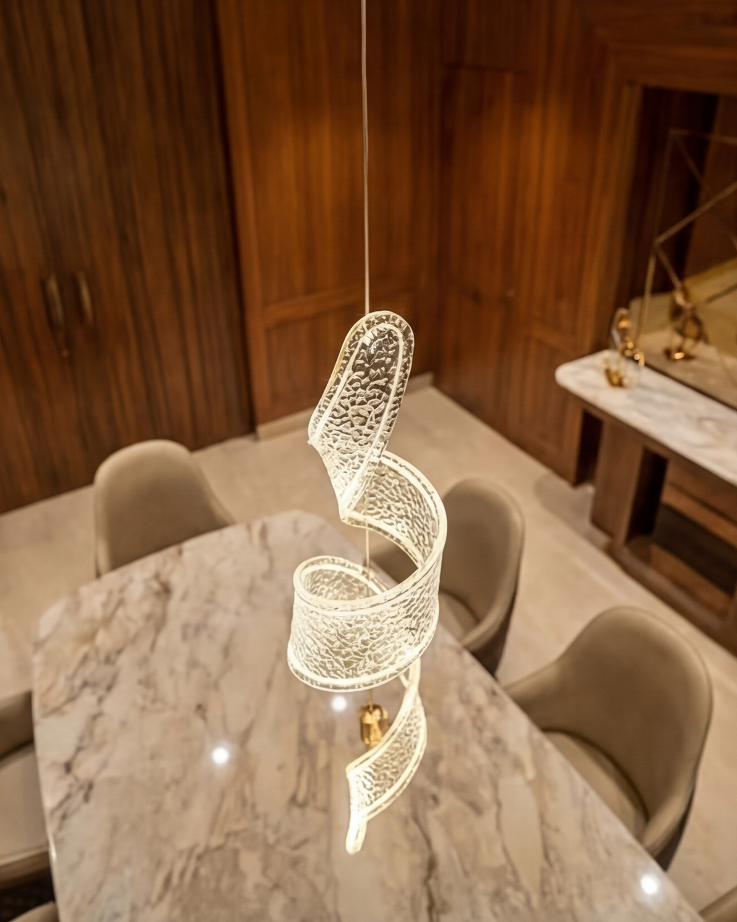 Twisted Wave Glow Pendant Light