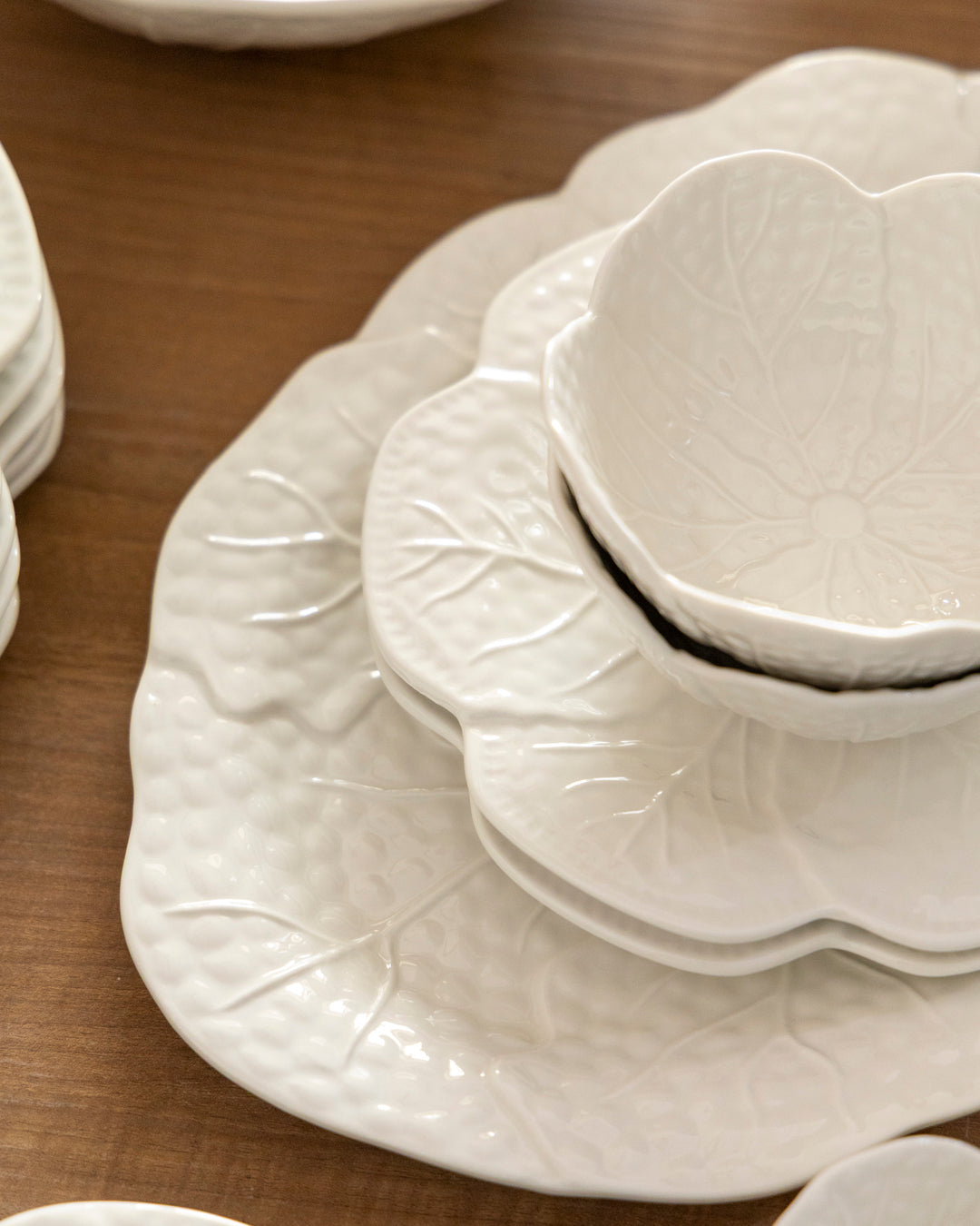 White Leaf Elegance - 26 Piece Dinner Set