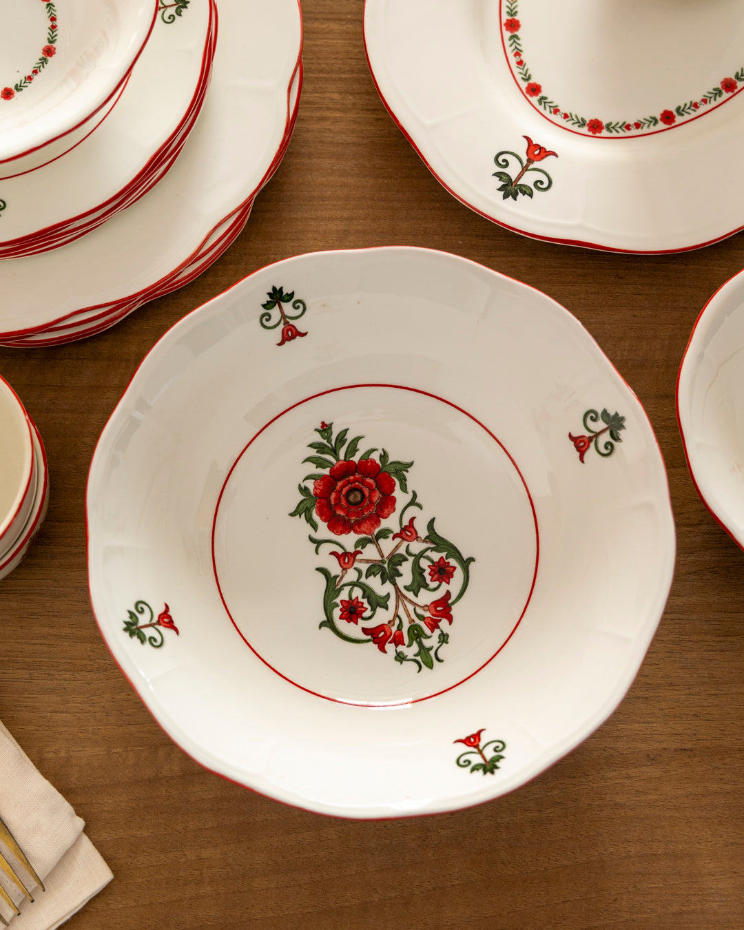 Royal Rose Heritage - 28 Piece Dinner Set