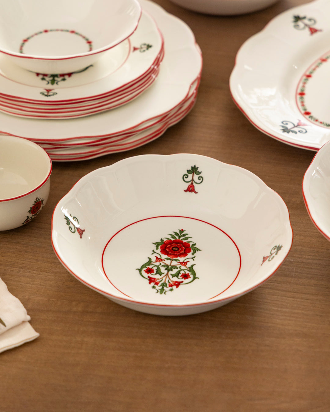 Royal Rose Heritage - 28 Piece Dinner Set
