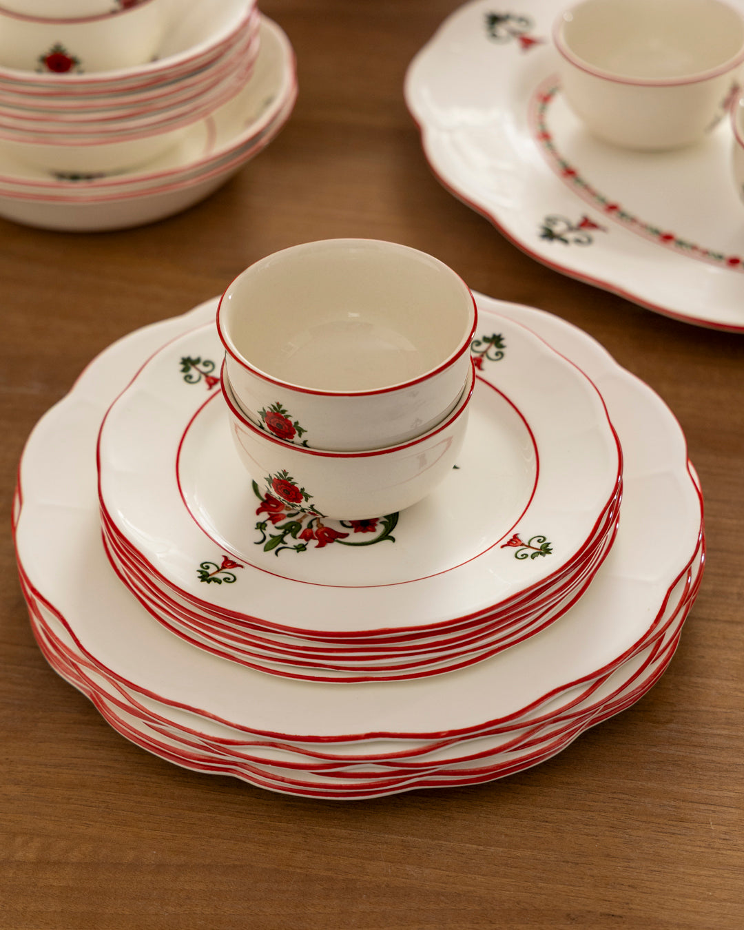 Royal Rose Heritage - 28 Piece Dinner Set
