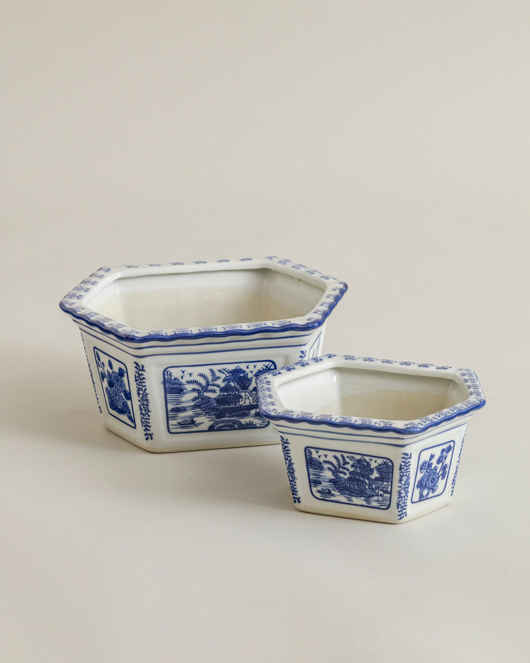Blue Willow Scenic Planter - 30 cm