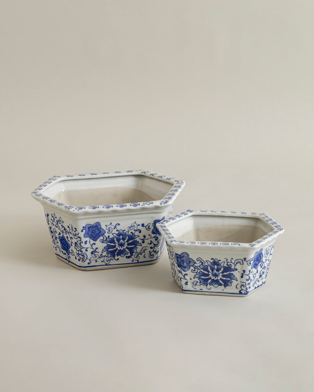 Blue Willow Scenic Planter - 30 cm