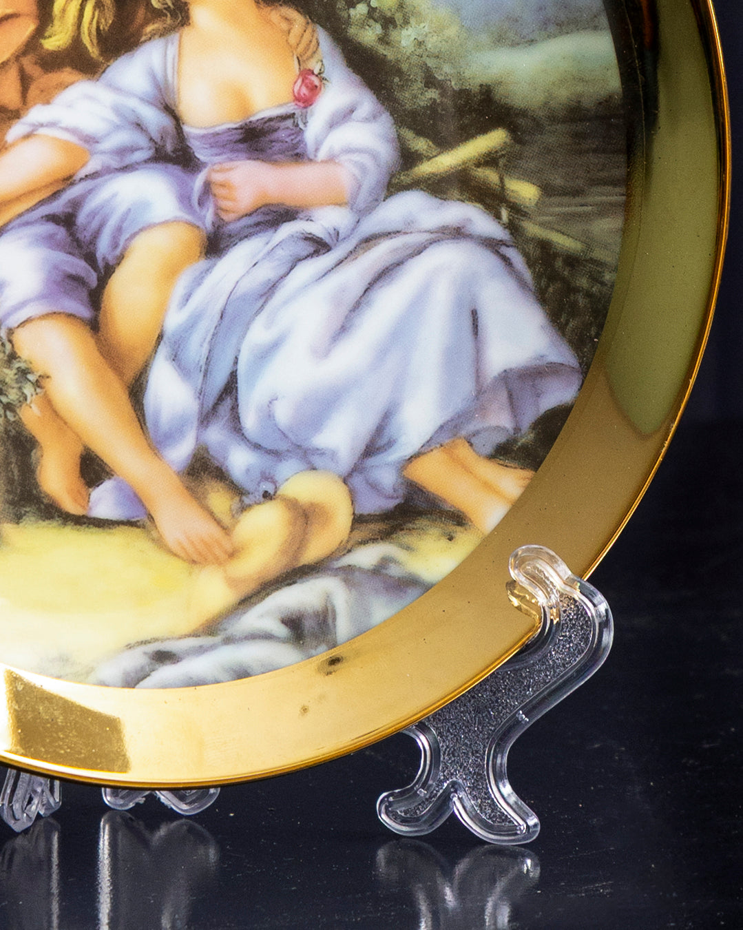 Victorian Elegance Golden Rim Decorative Plates - 10"