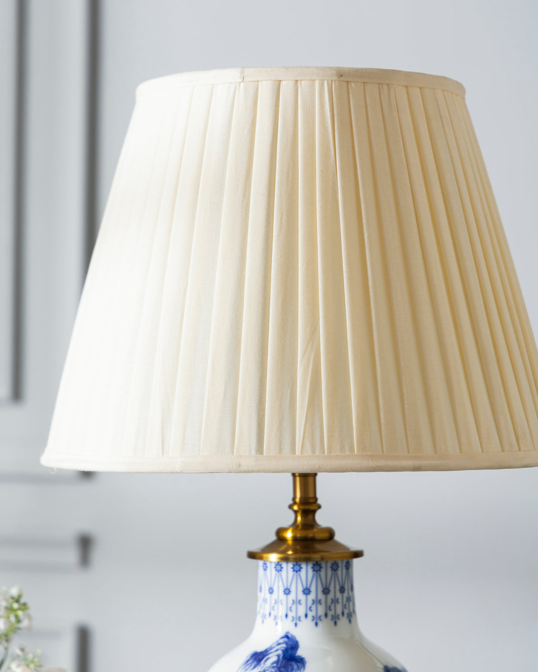 Oriental Mountain & Pavilion Bone China Table Lamp