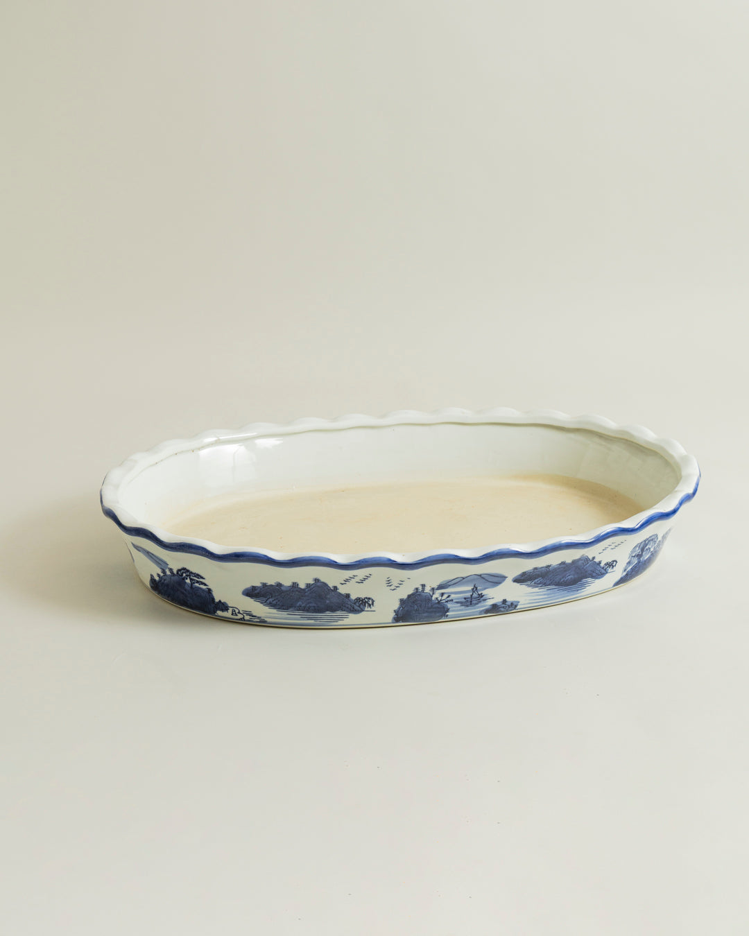 Royal Crest Scalloped Planter - Small