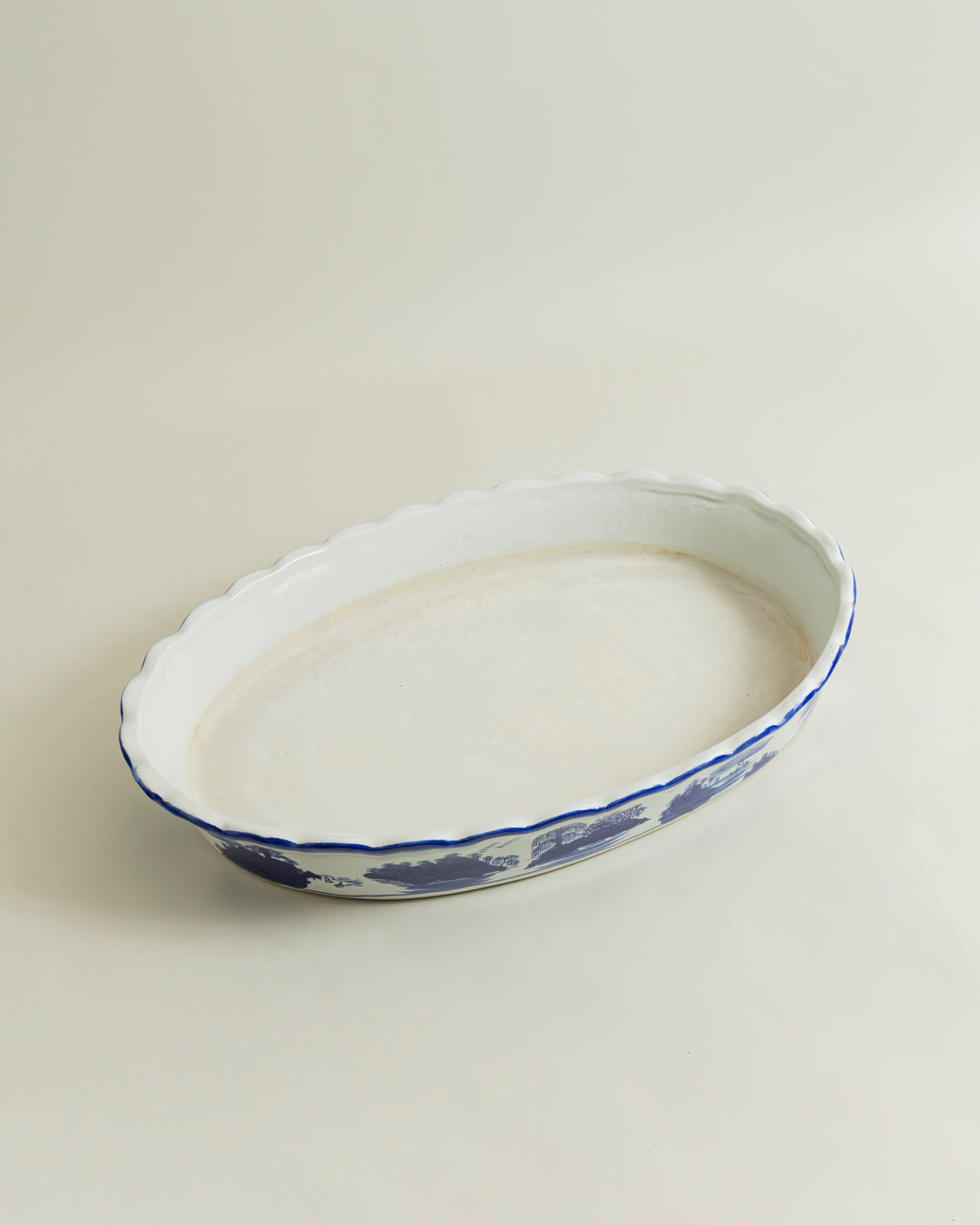 Royal Crest Scalloped Planter - Big