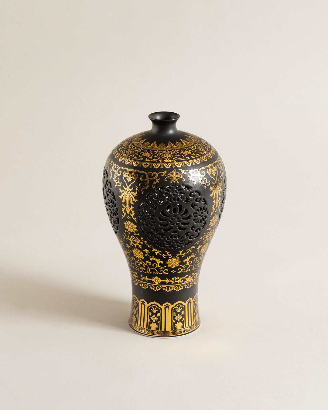 Royal Noir Carved Elegance Vase