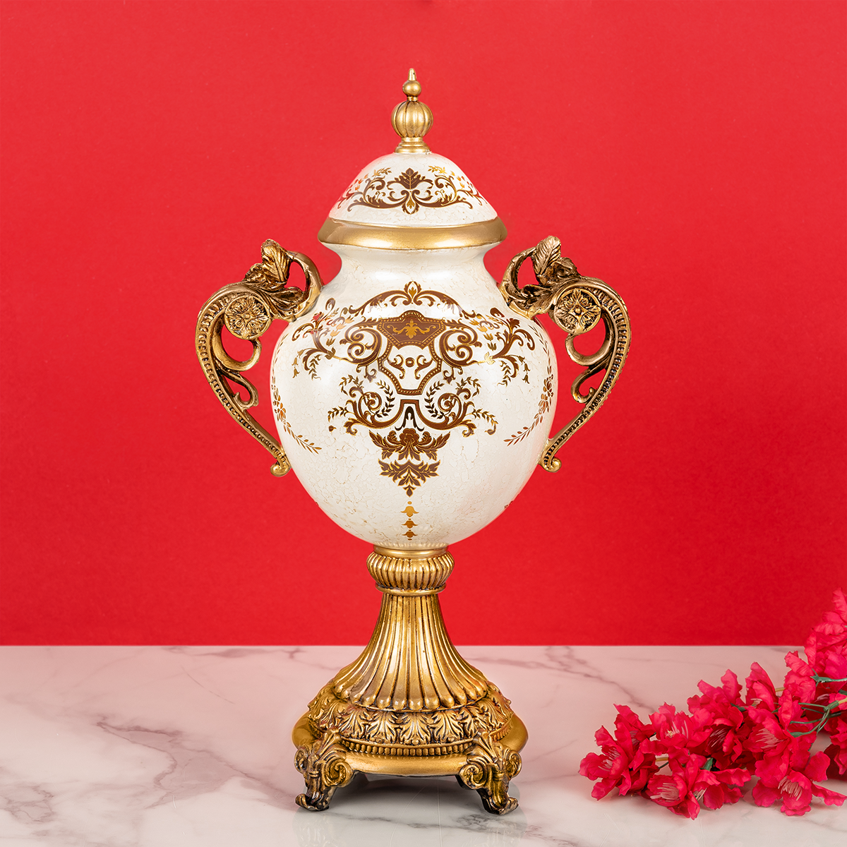 Aristocratic Charm Victorian Decorative Vase & Showpiece
