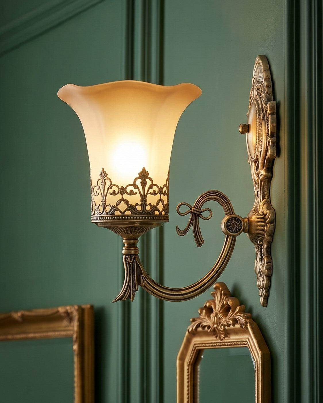 Royal Vintage Tulip Wall Light