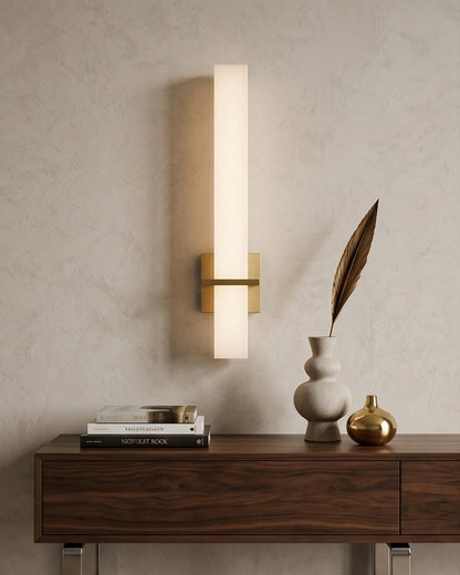 Lumière Vertical Brass Wall Sconce - Gold