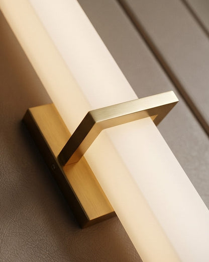 Lumière Vertical Brass Wall Sconce - Gold