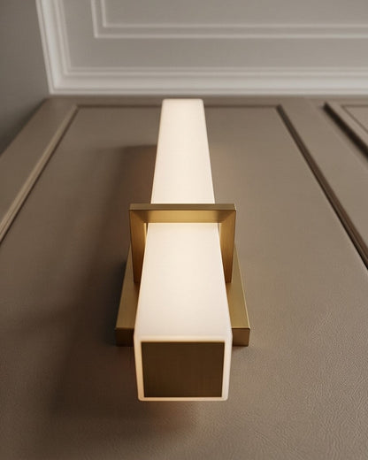 Lumière Vertical Brass Wall Sconce - Gold