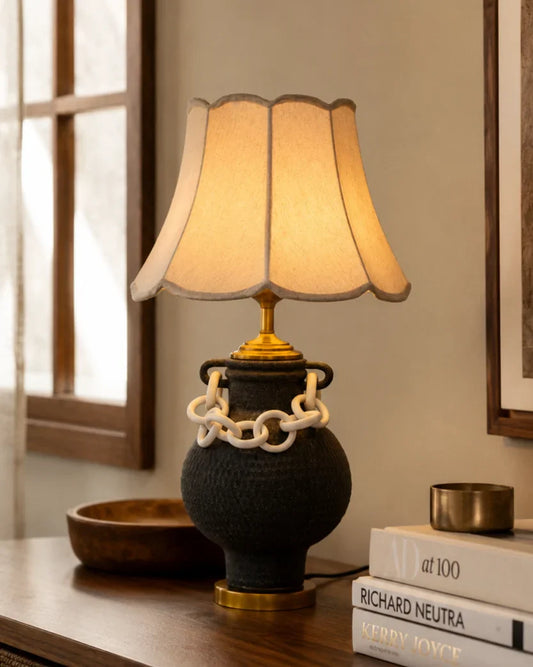 Chain Crest Artisanal Table Lamp