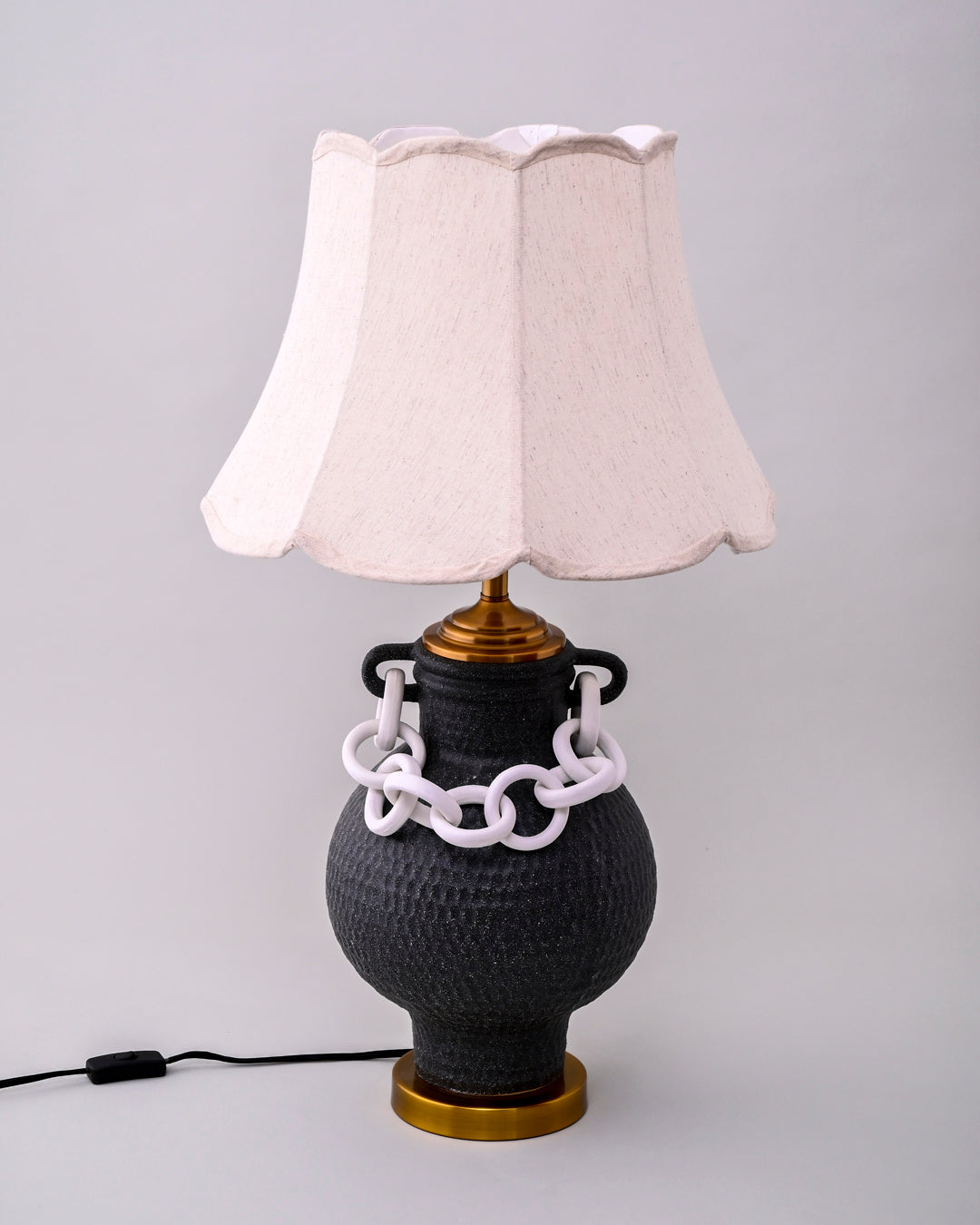 Chain Crest Artisanal Table Lamp
