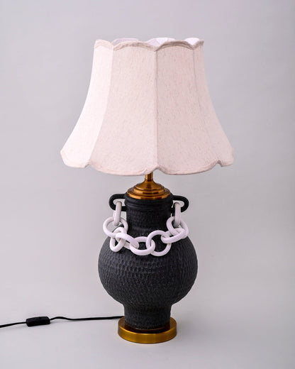 Chain Crest Artisanal Table Lamp