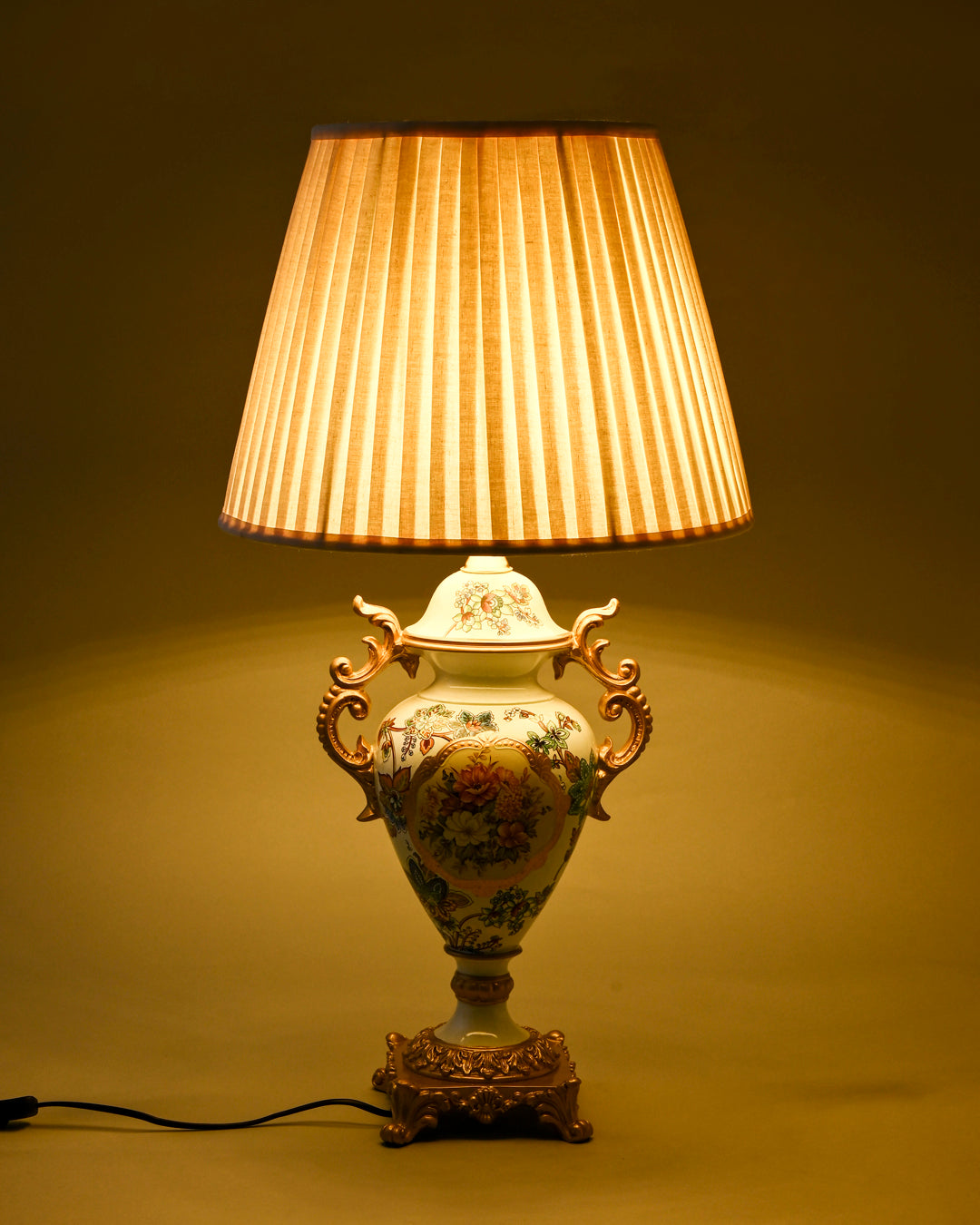 Regal Bloom Classic Table Lamp