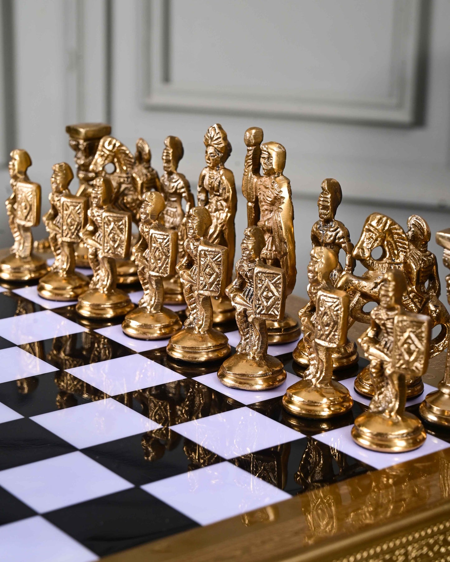 Historical Greek vs Roman Army Chess Set