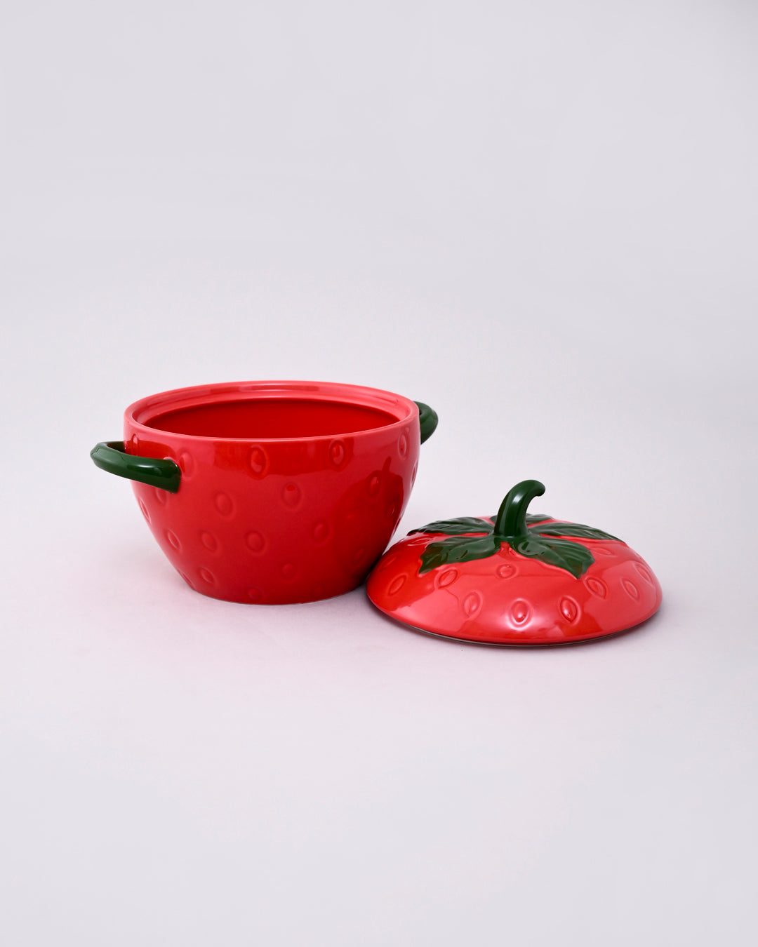 Strawberry Delight Casserole With Lid - 2.5 Ltr
